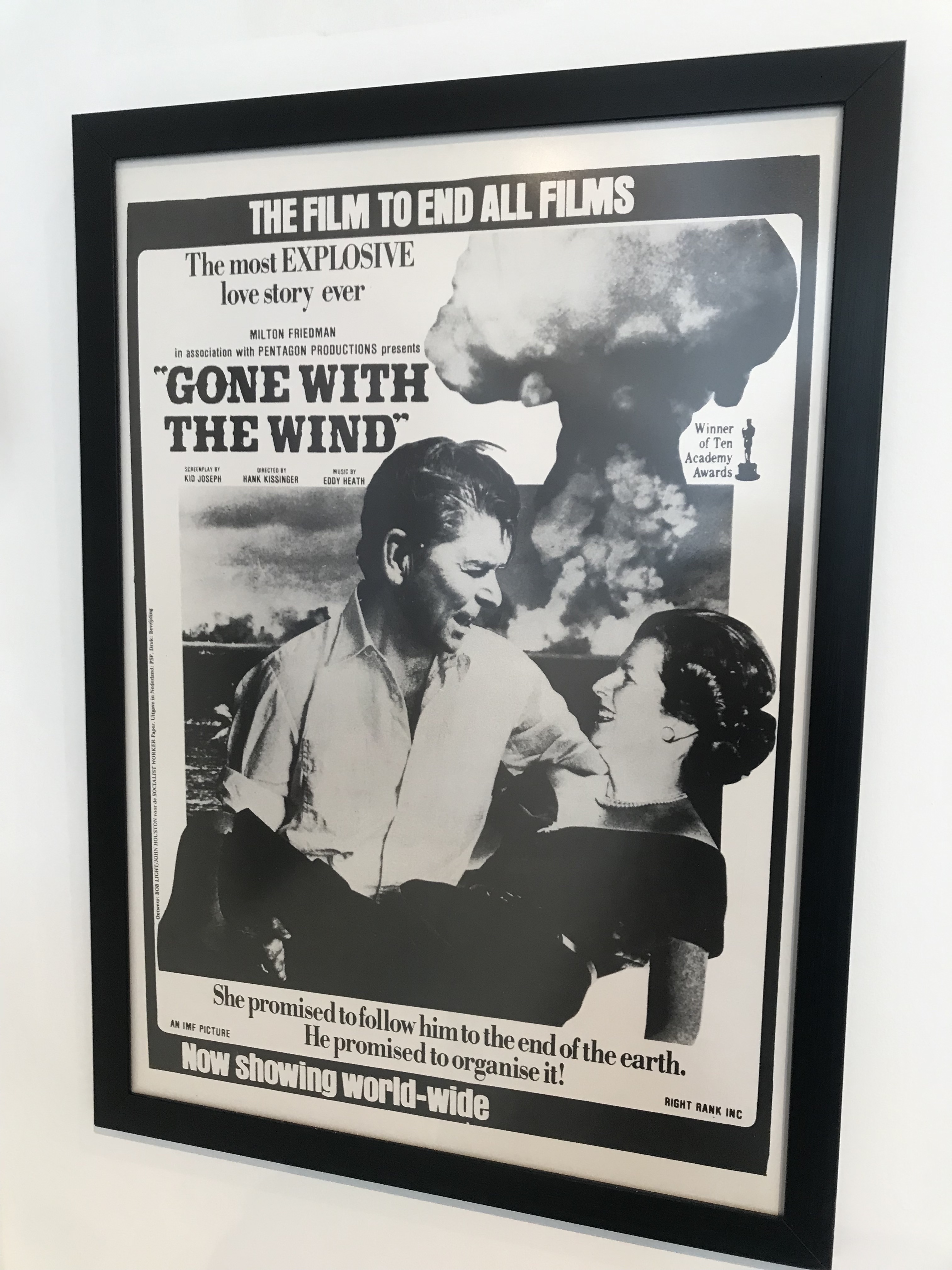 نبذ الحروب وتغليب السلام في معرض ملصقات في نابو